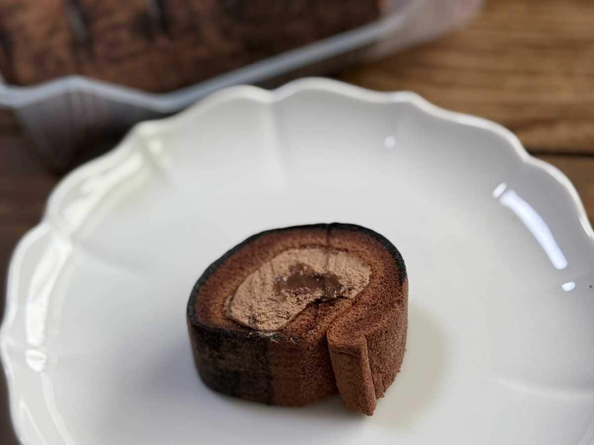 求肥にチョコは反則!【ローソン】もち食感ロールの新作が登場