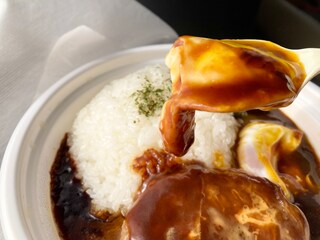 とろっとろチーズ＆たまごが天才【ファミマ】本格的なハワイの味に「幸せ～とろうま～」