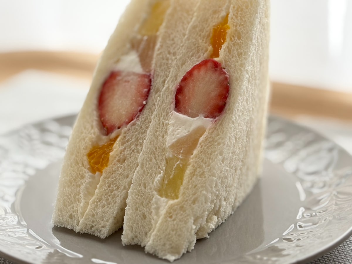 ぜいたく感たっぷり♡【セブン】いちご入りサンドイッチが待望の再登場