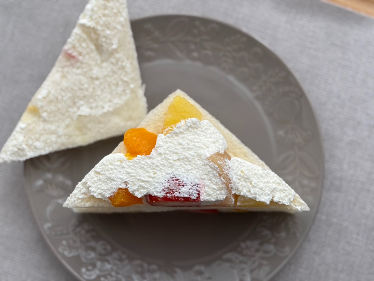 ぜいたく感たっぷり♡【セブン】いちご入りサンドイッチが待望の再登場