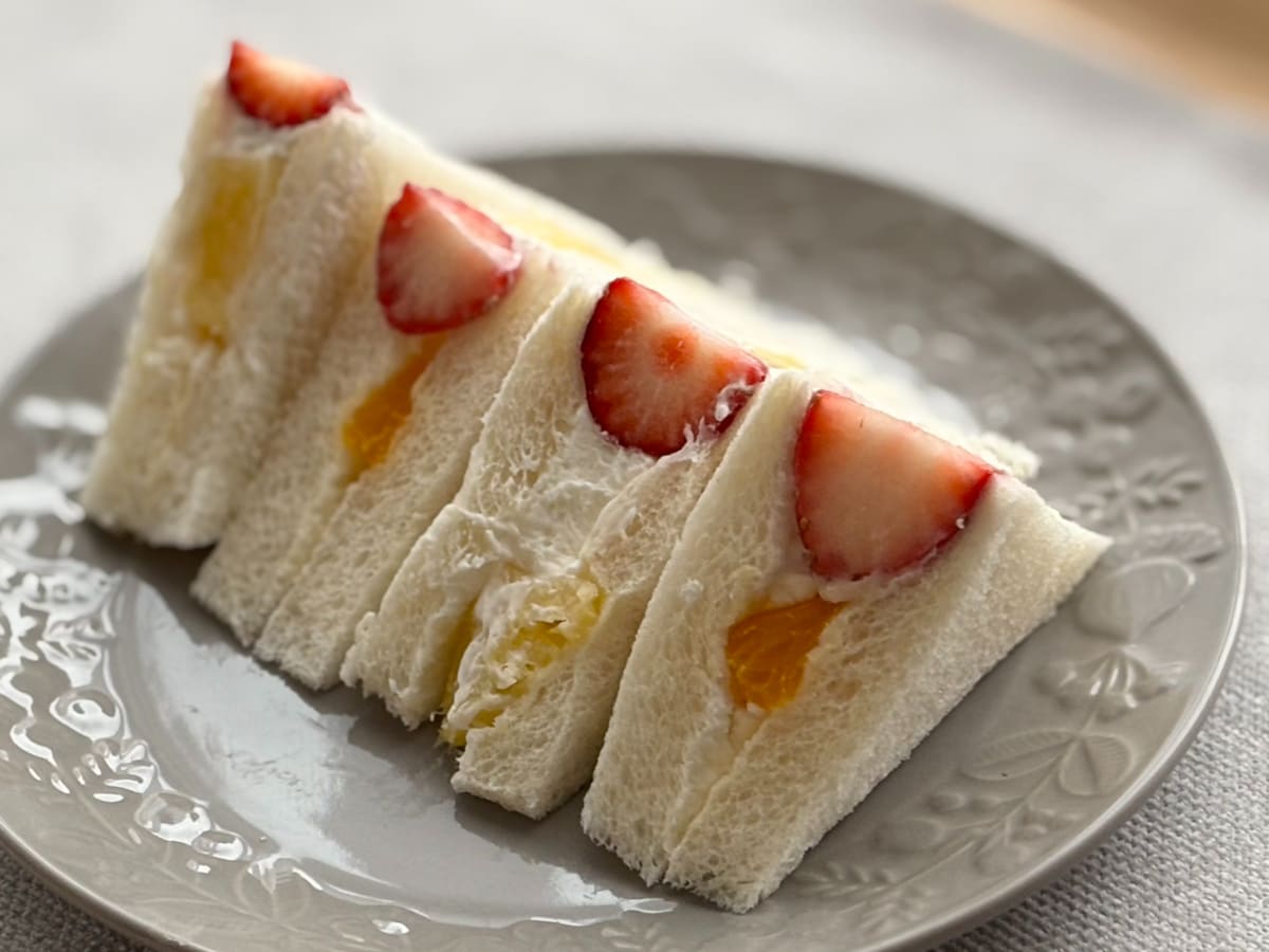 ぜいたく感たっぷり♡【セブン】いちご入りサンドイッチが待望の再登場