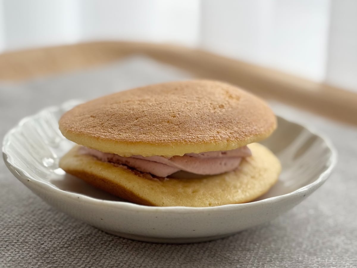 いちごと白あんが好バランス！【セブン】新作どら焼きが「まじ美味い」