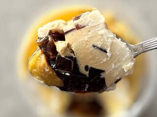 芋づくしの味に「やみつき」「んまっ」【ファミマ】ビッグなパフェが登場