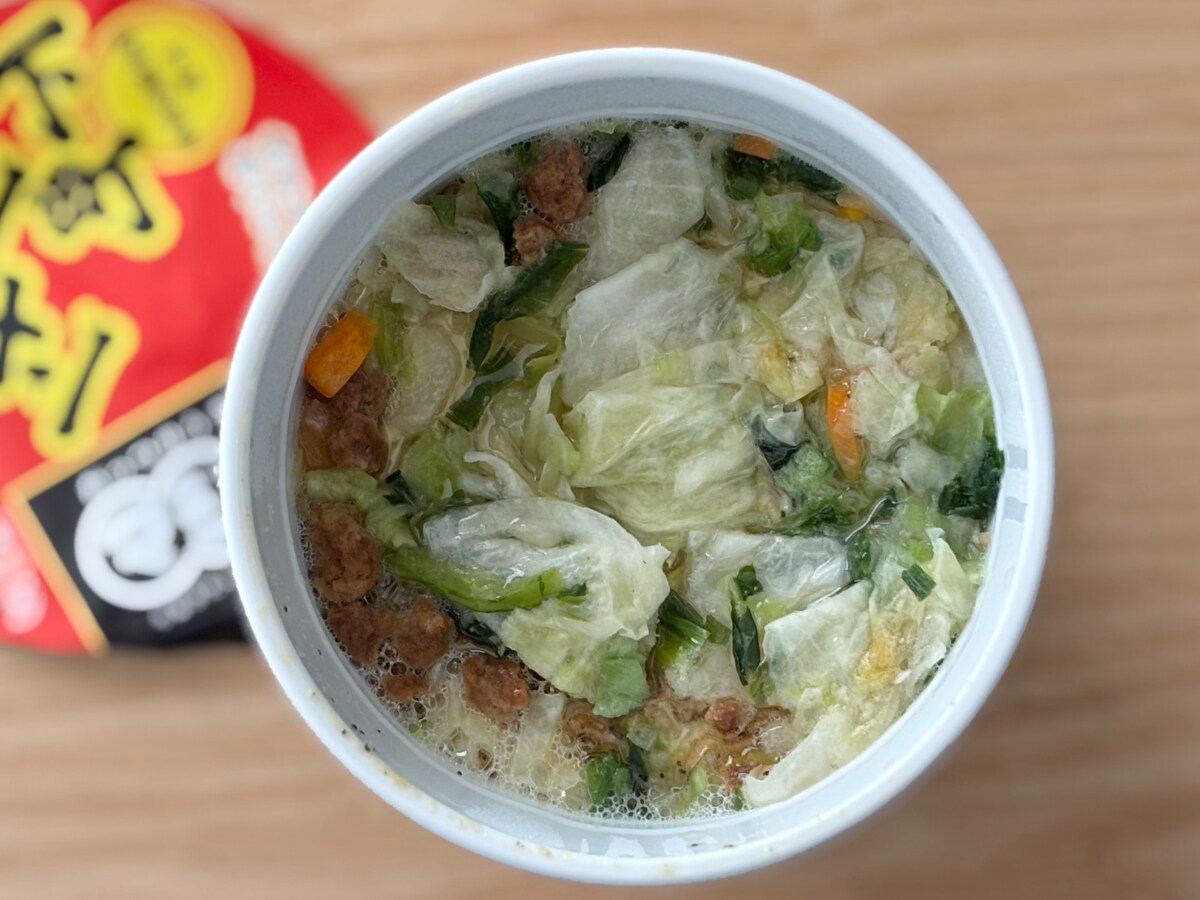 シャキシャキ野菜＆太麺がウマっ！【マルちゃん】新作麺は間違いない味