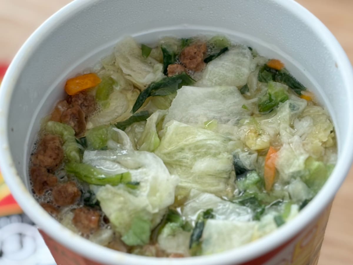 シャキシャキ野菜&太麺がウマっ!【マルちゃん】新作麺は間違いない味