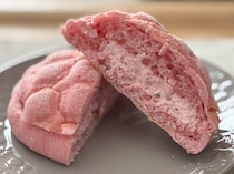 見た目はメロンで味はいちご？【ファミマ】かわいいピンクのパンが話題に