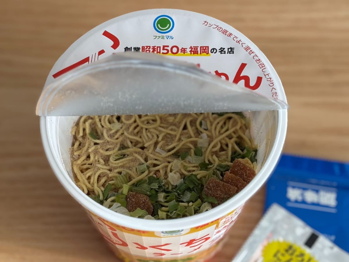 大量にんにくで「最強」「脳が飛ぶぞ」【ファミマ】人気店監修のカップ麺