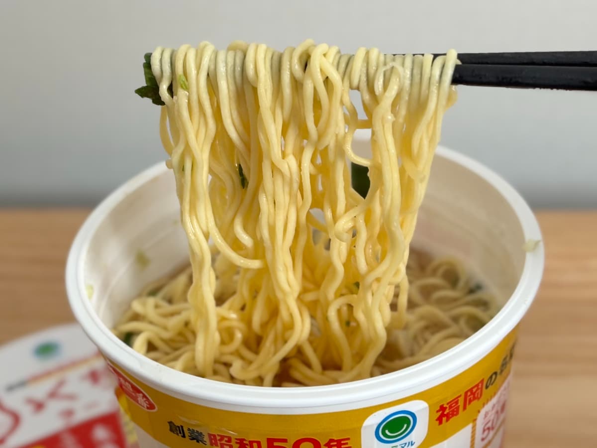 大量にんにくで「最強」「脳が飛ぶぞ」【ファミマ】人気店監修のカップ麺