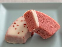 しっとり食感と甘みがぜいたく♡【ファミマ】いちごづくしのスイーツ