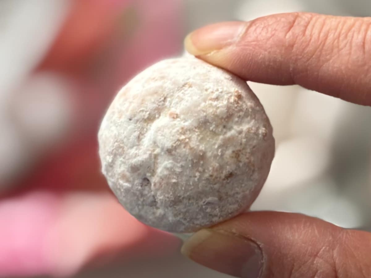 サクほろ食感に手が止まらない！【ファミマ】いちご味のクッキーが再販