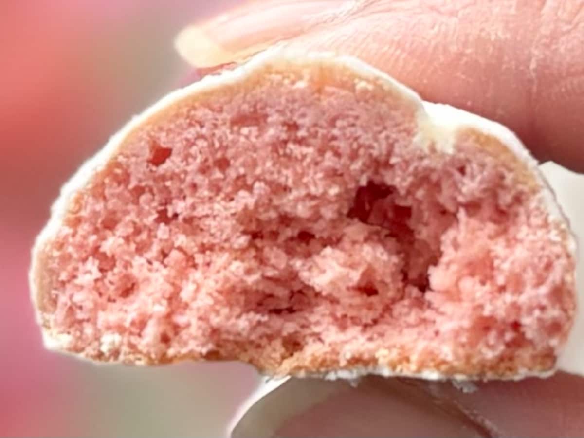 サクほろ食感に手が止まらない！【ファミマ】いちご味のクッキーが再販