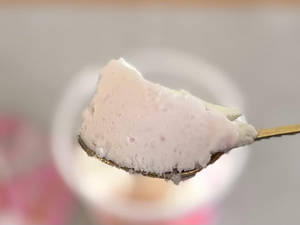 「桃のにおいがすごい」【セブン限定】独特食感の森永アイスに新作登場