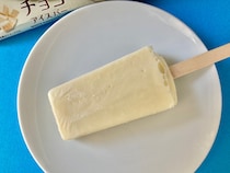 モチモチ？開封には注意？【セブン】予想外な食感の生チョコアイスバー！