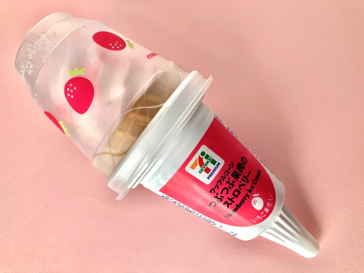 食感とボリューム感が決め手？【セブン】果肉感があるストロベリーアイスクリーム！