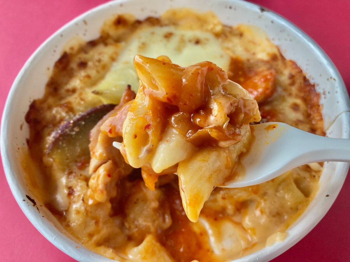 じんわりくる辛さ！【セブン】甘辛で人気のあのメニューのグラタン