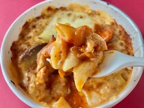 じんわりくる辛さ！【セブン】甘辛で人気のあのメニューのグラタン