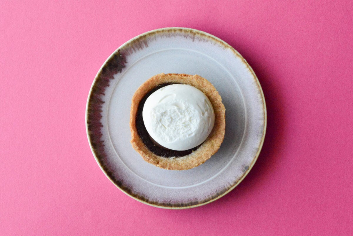 「カロリー爆弾」でも「バカおいしい」【ローソン】新作タルト食べてみた