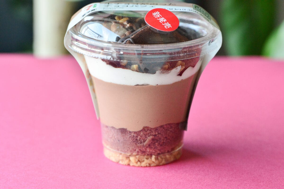 小さなチョコの宝石箱【セブン】チョコを満喫できるしあわせパフェが登場