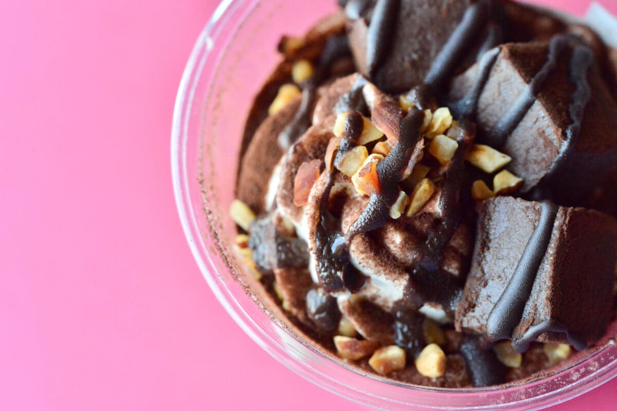 小さなチョコの宝石箱【セブン】チョコを満喫できるしあわせパフェが登場