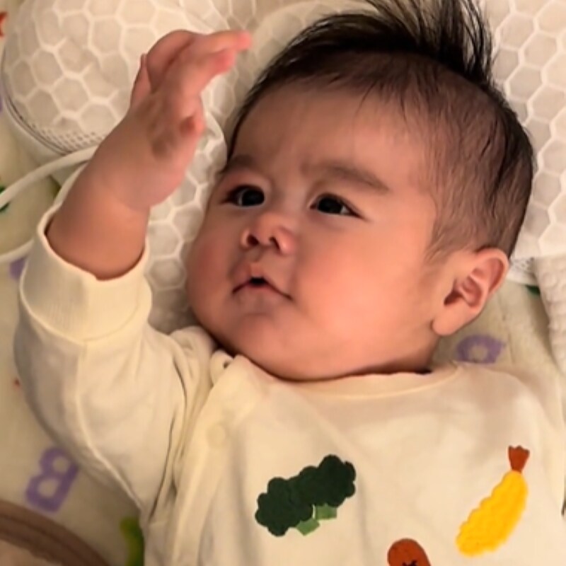 「な、なんじゃコリャア！」大発見した赤ちゃんの表情が豊かすぎる【誰か通訳してほしい】