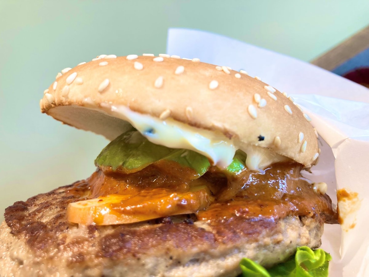 クラシックアボカドスモークチーズバーガー~シビ辛麻辣~