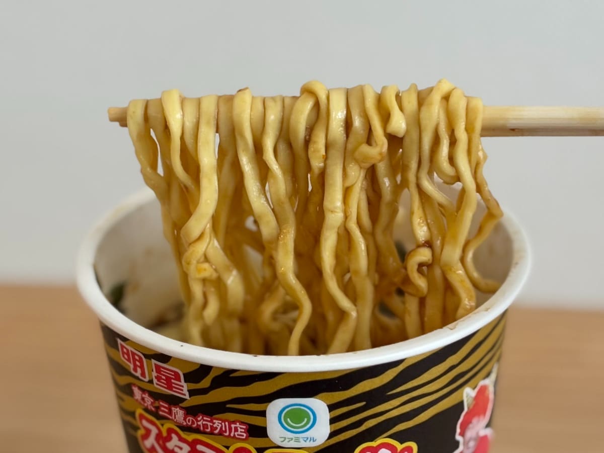 ニンニクがっつりで背徳感もたっぷり!【ファミマ】人気店監修のカップ麺