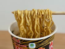 ニンニクがっつりで背徳感もたっぷり！【ファミマ】人気店監修のカップ麺