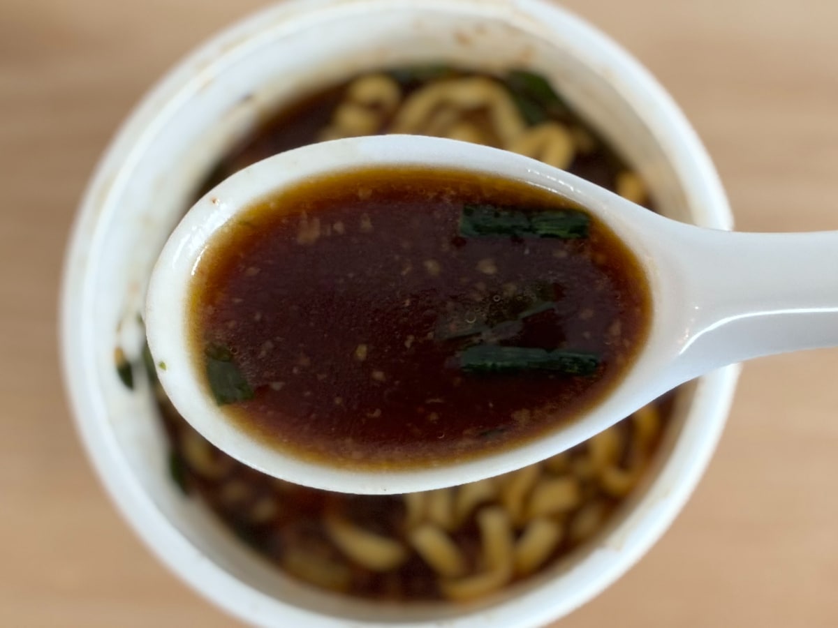 ニンニクがっつりで背徳感もたっぷり！【ファミマ】人気店監修のカップ麺