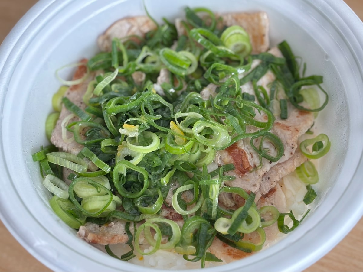 ゆず香る特製ダレが食欲を刺激！【松屋】新作の豚丼はクセになるウマさ