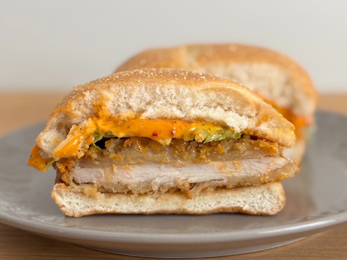 ザクザク衣&ピリ辛ソースが「うますぎ」!【マクドナルド】の新バーガー