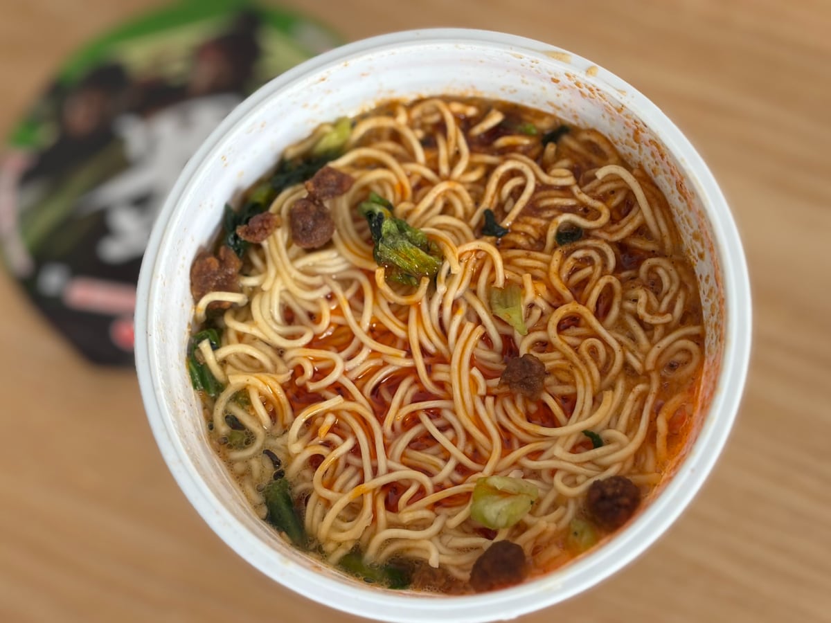 舌のシビれる辛さがクセに!【サッポロ一番】人気ゲームとのタイアップ麺