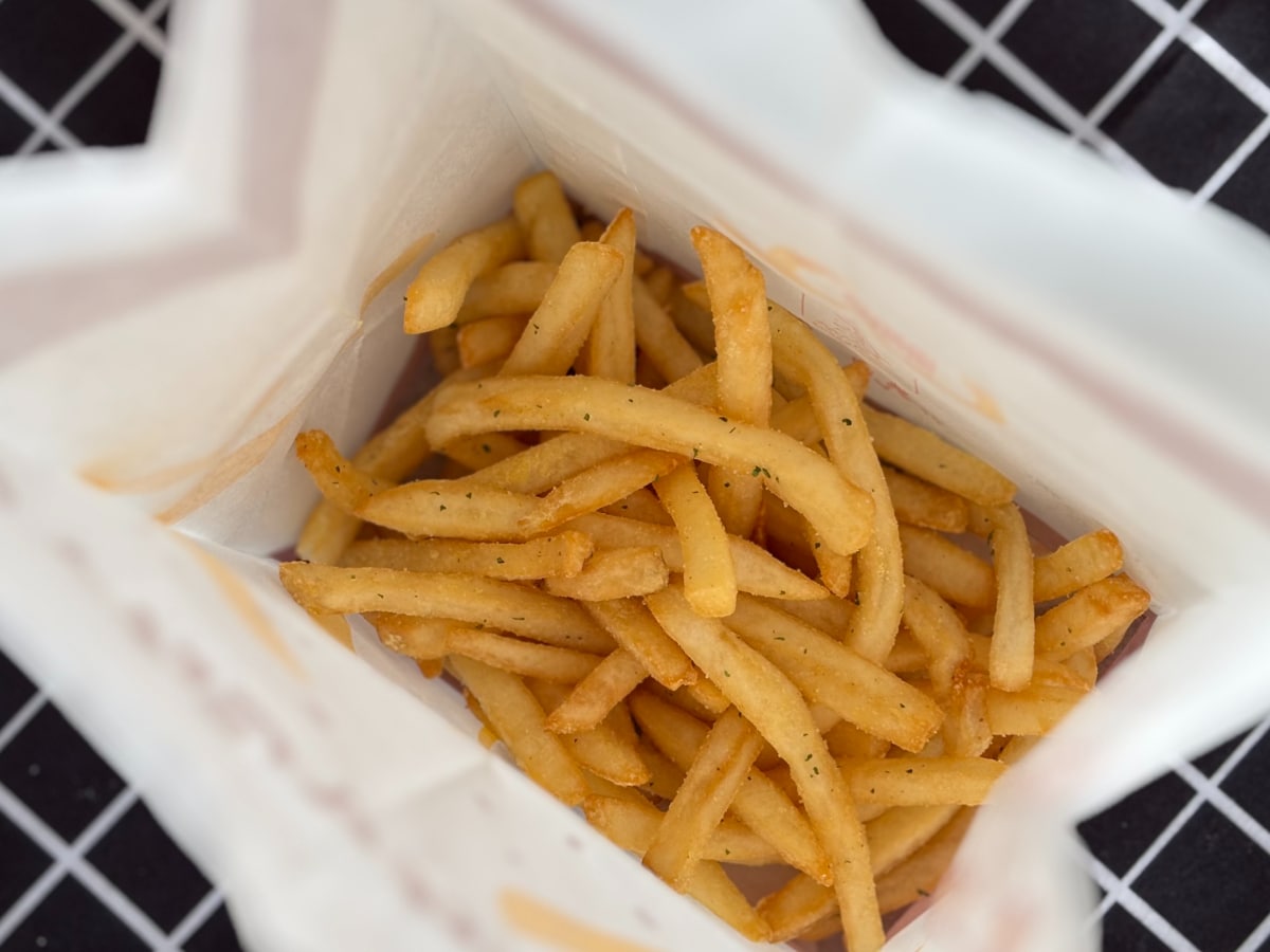 ガツンとした味が「クセになる」【マクドナルド】の復活シャカポテを実食