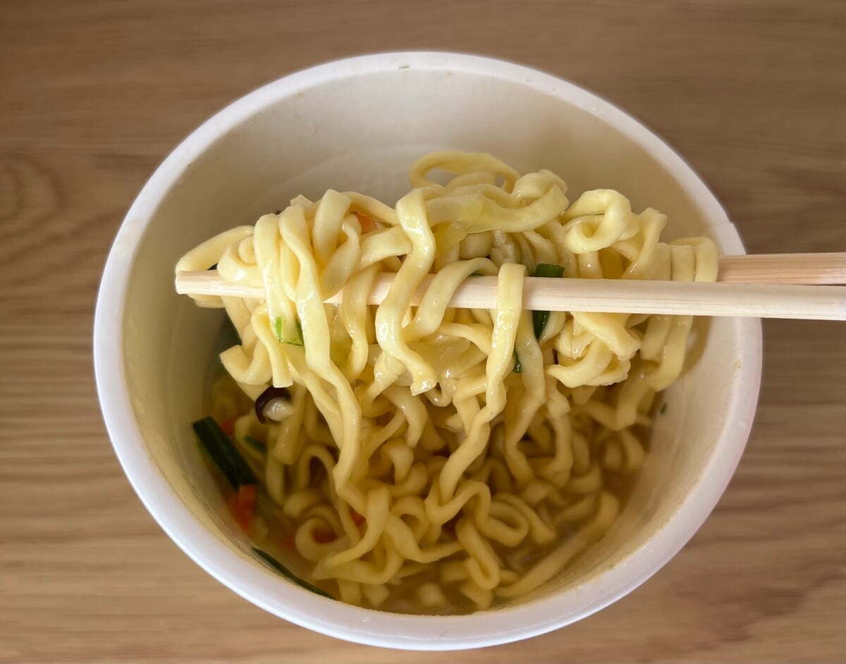 「もちっと太麺!」【ファミマ】豚の野菜の旨みを感じられる生姜タンメンが登場
