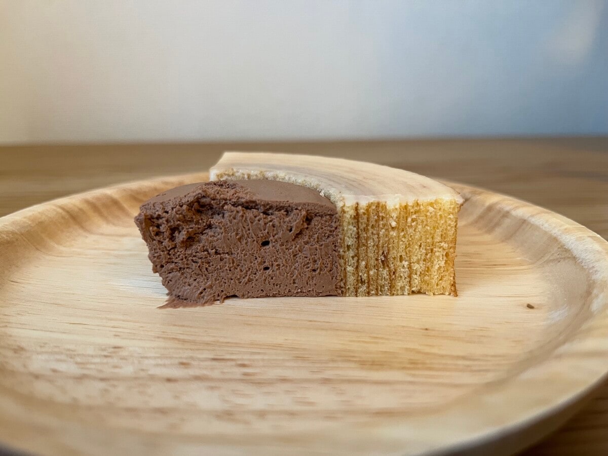 「ふんわり!」【ローソン】ショコラクリーム付きの生バウムケーキが登場