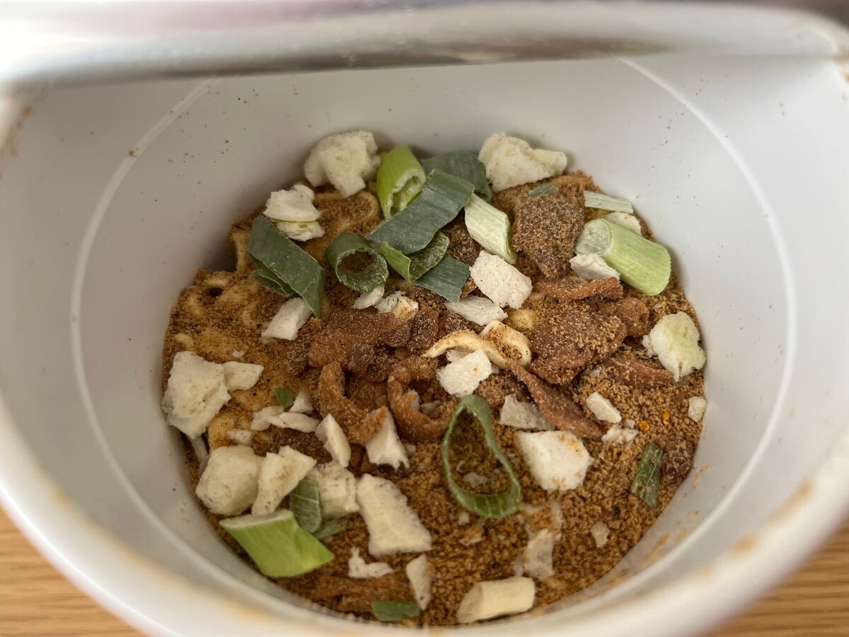 「うますぎ！」【東洋水産】縦型ビッグタイプの濃厚煮干しうどんが登場！