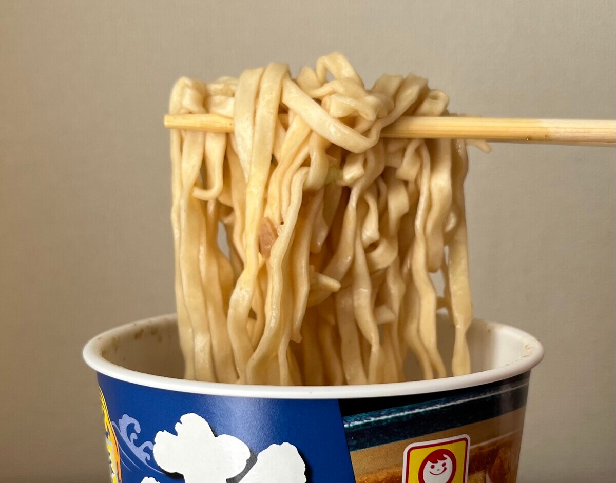 「うますぎ！」【東洋水産】縦型ビッグタイプの濃厚煮干しうどんが登場！