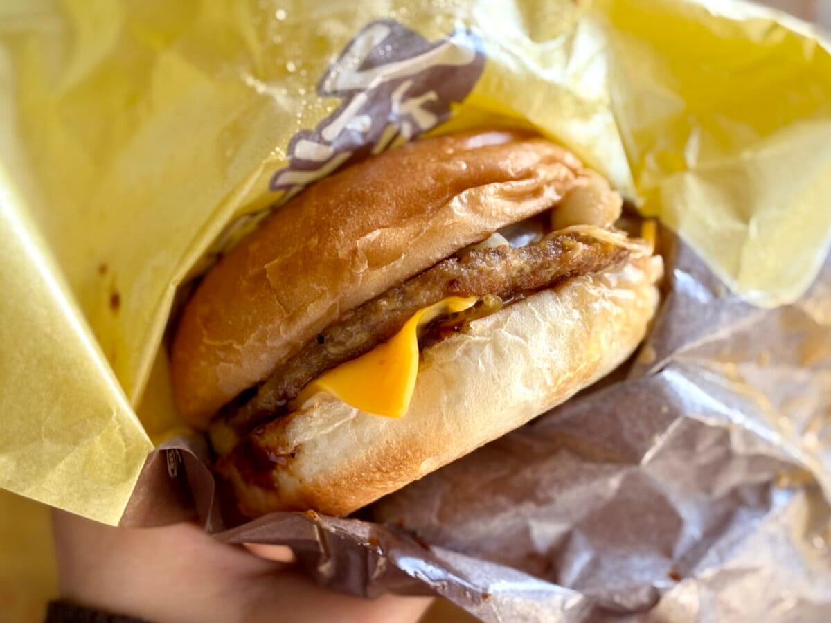 今季大注目の限定バーガー【ロッテリア】でアレが食べられるってマジ！？