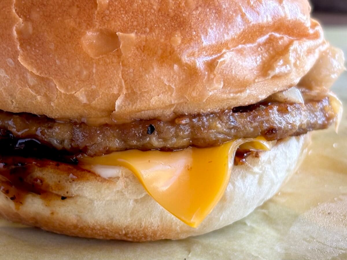 今季大注目の限定バーガー【ロッテリア】でアレが食べられるってマジ！？