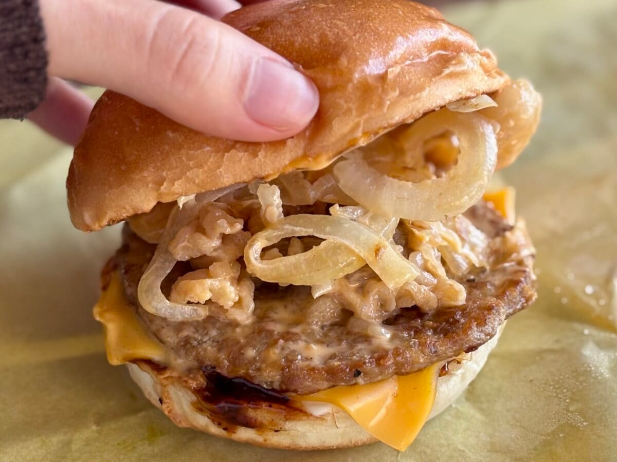 今季大注目の限定バーガー【ロッテリア】でアレが食べられるってマジ！？