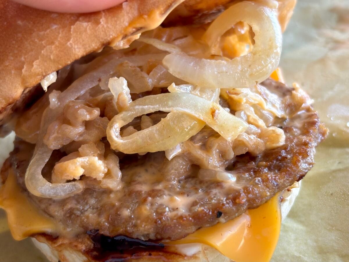 今季大注目の限定バーガー【ロッテリア】でアレが食べられるってマジ！？