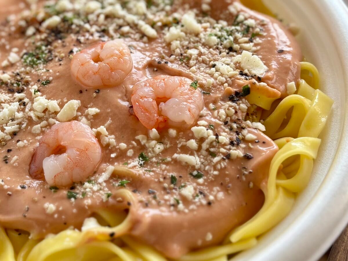 「エビがプリっ 麺がモチっ」【ファミマ】あのコラボパスタが帰ってきた