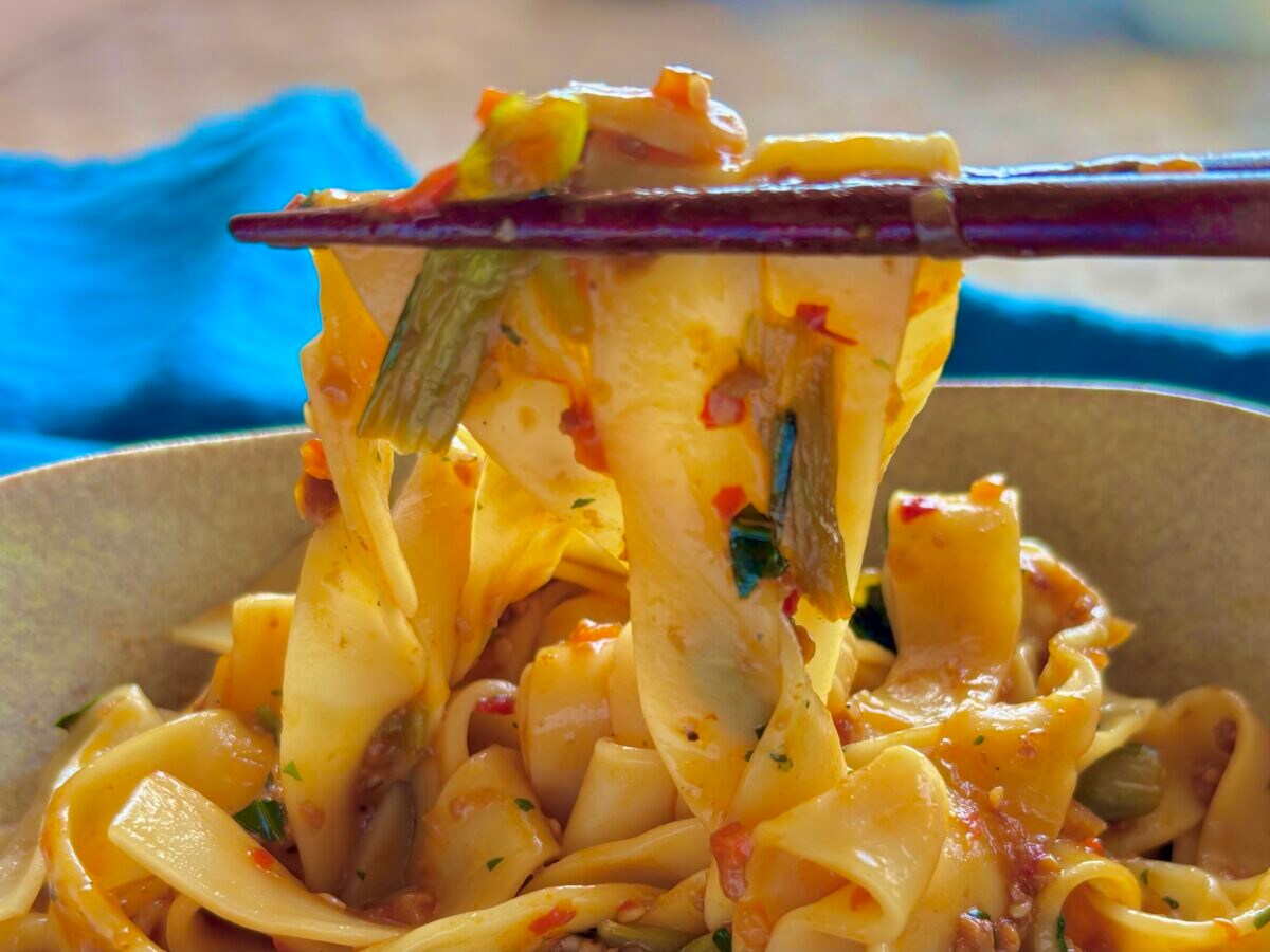 衝撃的なウマさで「確実に飛ぶ」【ファミマ】大バズり“ガチ中華”を実食