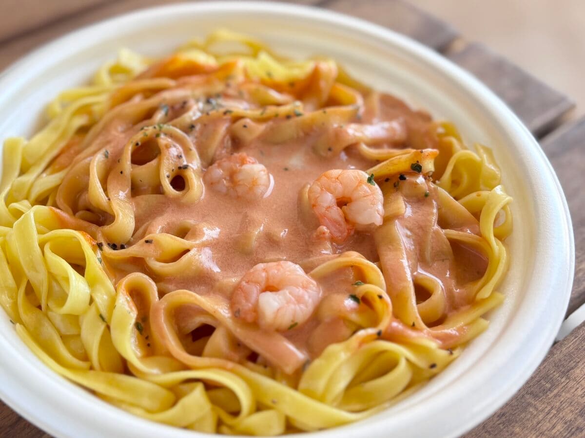 「エビがプリっ 麺がモチっ」【ファミマ】あのコラボパスタが帰ってきた