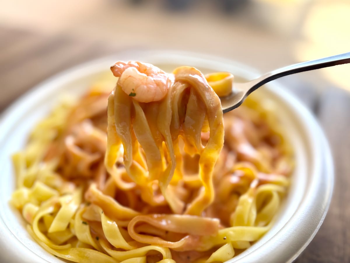 「エビがプリっ 麺がモチっ」【ファミマ】あのコラボパスタが帰ってきた