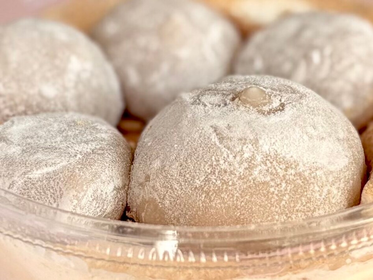 肉球？だんご？どっちニャの？【セブン】謎の猫スイーツ、食べてみたニャ