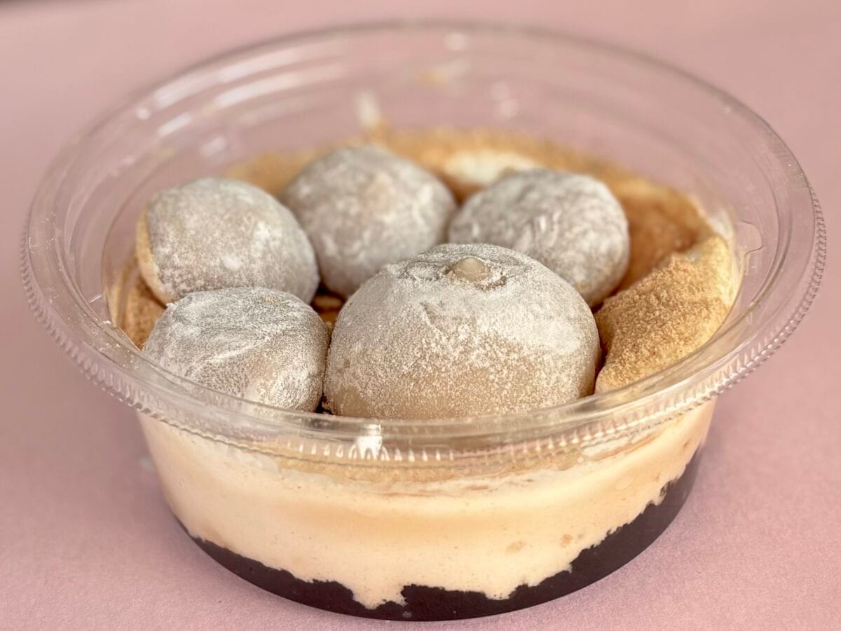 肉球?だんご?どっちニャの?【セブン】謎の猫スイーツ、食べてみたニャ