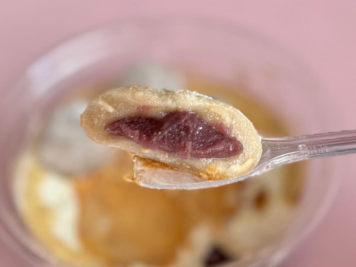 肉球?だんご?どっちニャの?【セブン】謎の猫スイーツ、食べてみたニャ