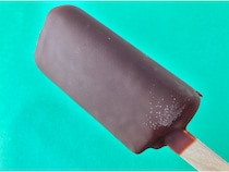 数量限定のアイスバー！！【ファミマ】カカオ感強めの贅沢な一本