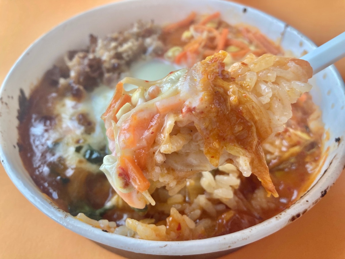 「最高」「2日連続で食べた」【セブン】あの人気料理がドリアになったぞ