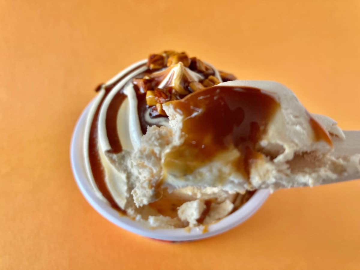 濃厚キャラメル×ナッツで高級感も!【ファミマ限定】こだわりアイス